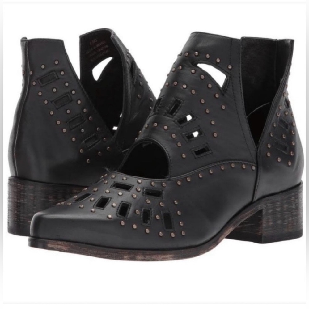 Sbicca Vintage Collection Navarro Cutout Leather Studded Booties Size 8 1/2
